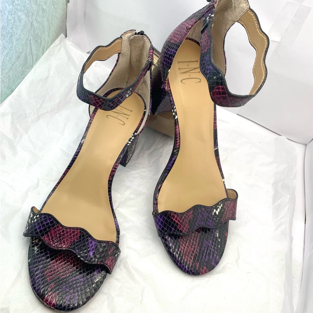 🔮 International Concepts Hadwin Scallop Block Heel Snake Skin Sandals Size 8.5
